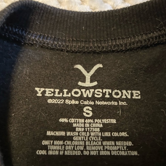 ❌SOLD Yellow Stone Women’s Black Scoop Neck Small Sweater - Picture 3 of 4